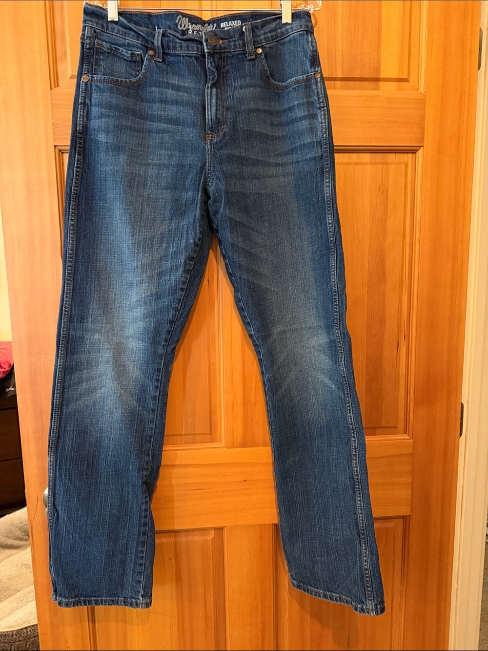 Wrangler Men’s Relaxed Jeans in Medium Blue Wash